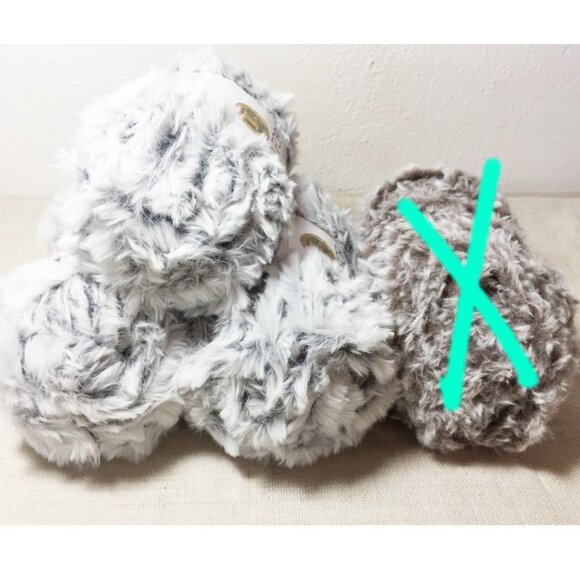 Fluffy soft yarn, Lion Brand "Go For Faux" 3 skeins - Picture 3 of 6